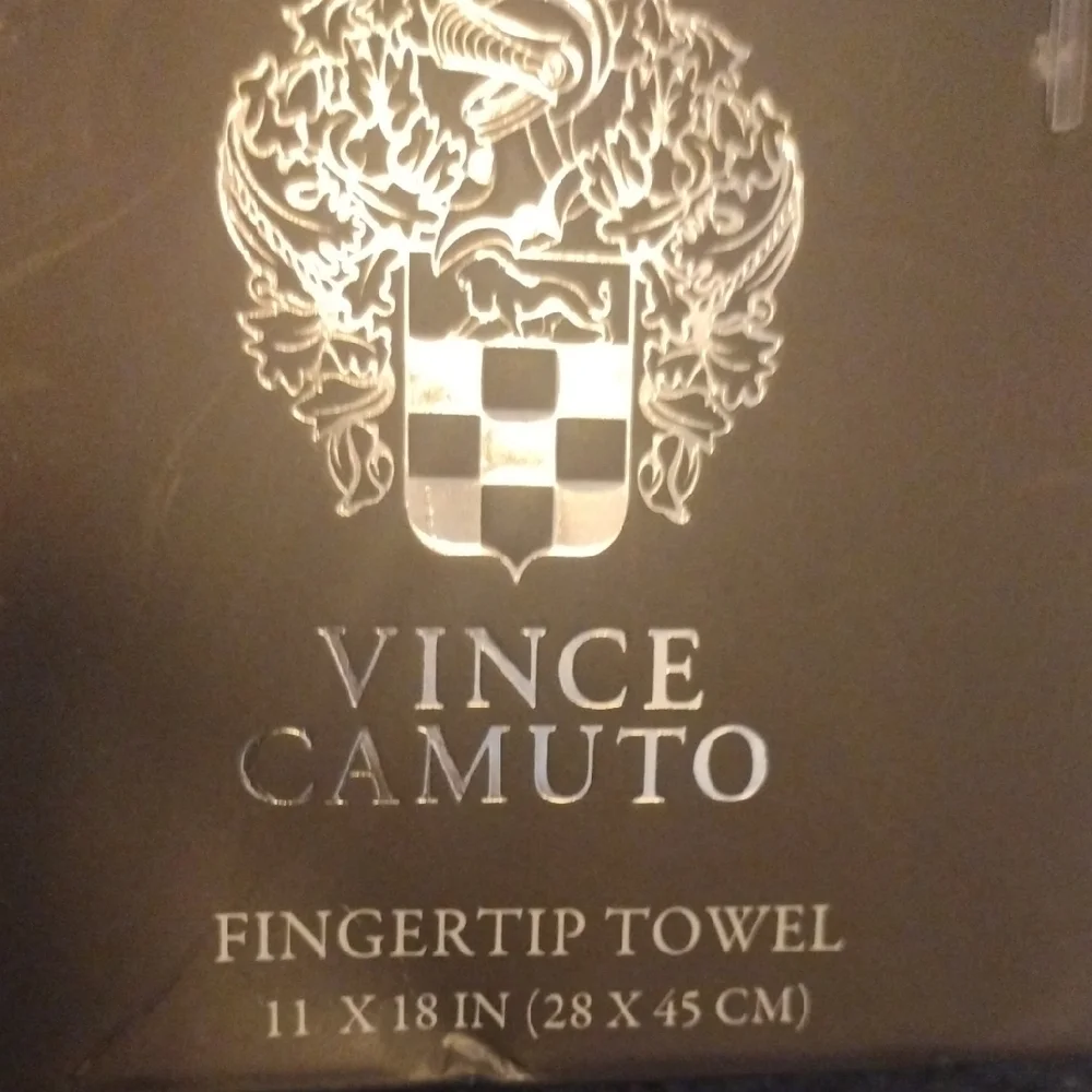 Vince Camuto Soft Cream Fingertip Towel